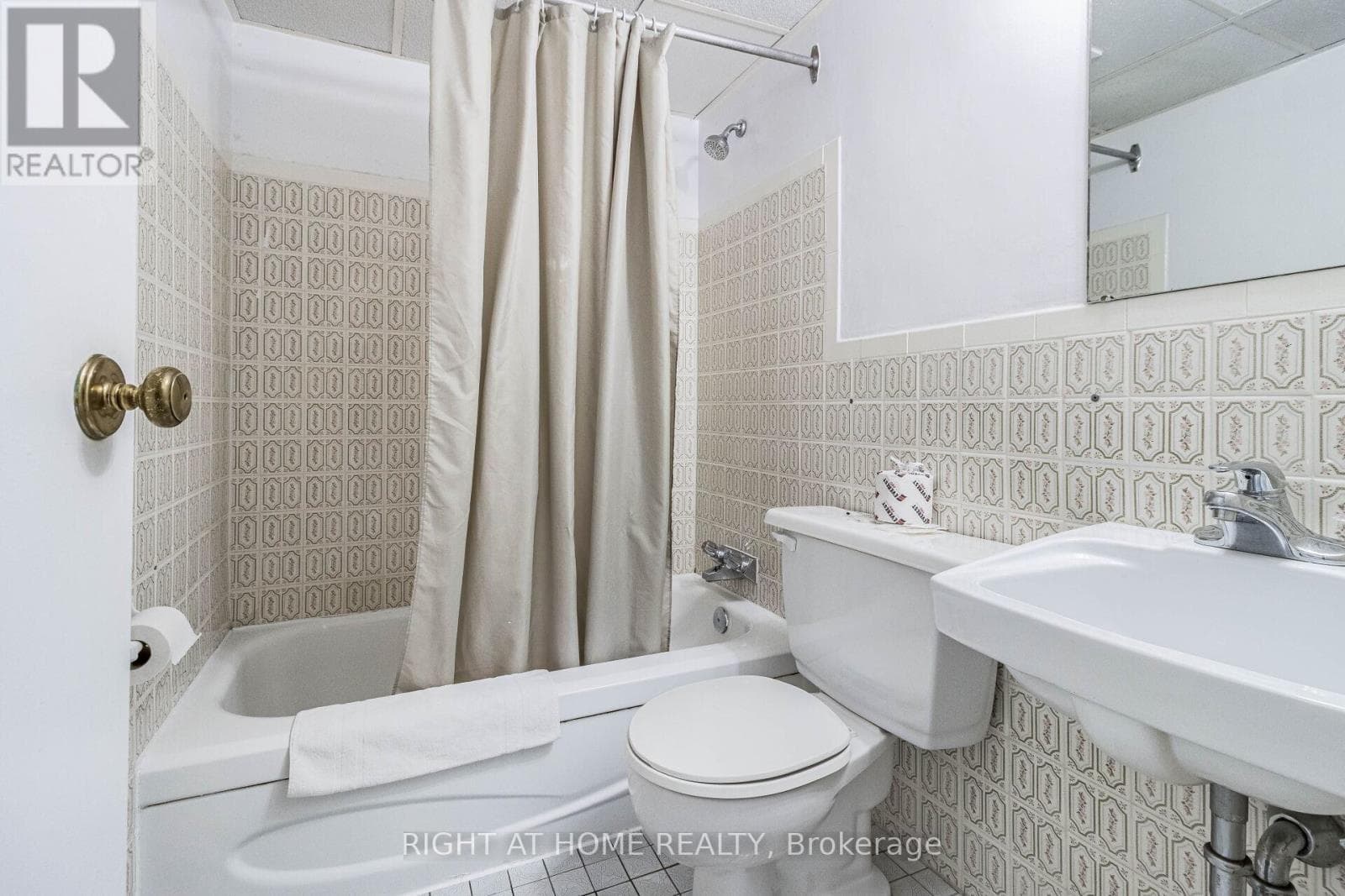 5951 CLARK AVENUE photo 3