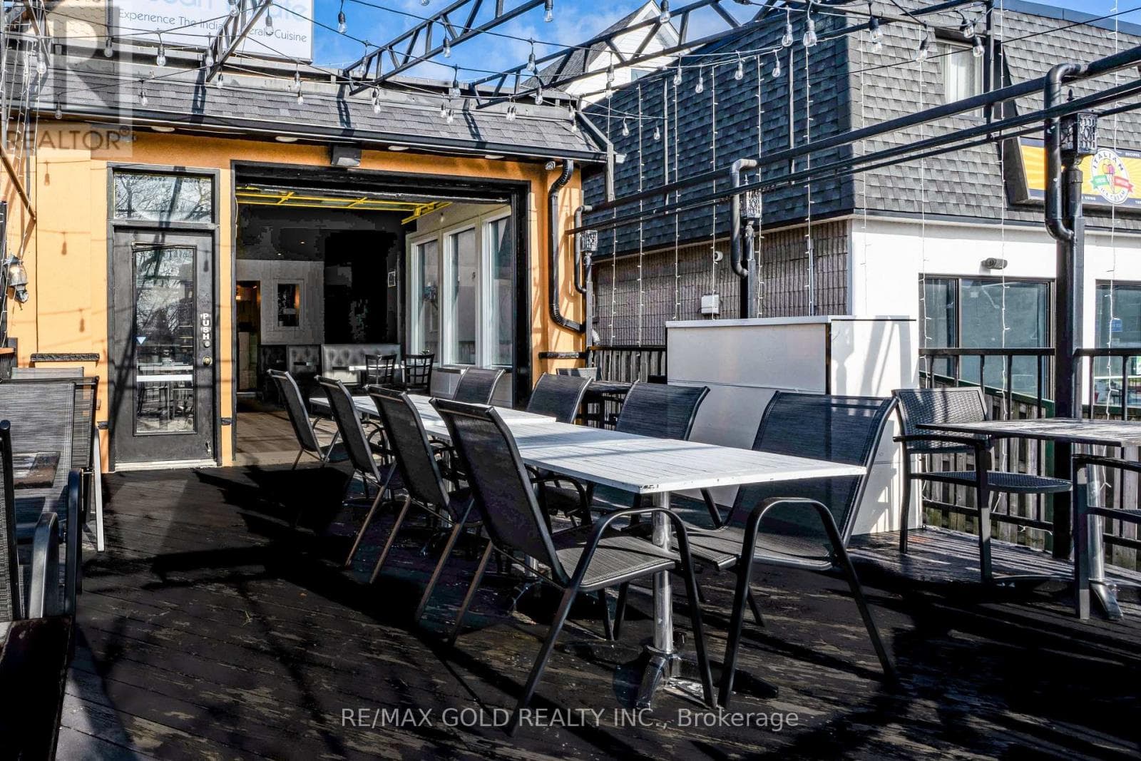 5448 VICTORIA AVENUE photo 4