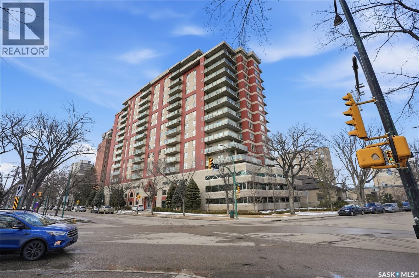 701 902 Spadina CRESCENT E
