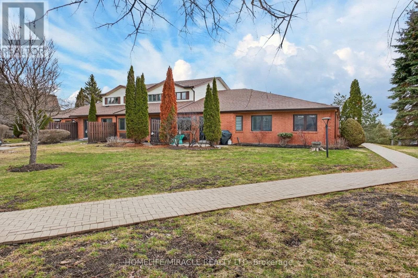3 bed 3 bath single family at 32 - 36 CHAMPLAIN CRESCENT — $495,900