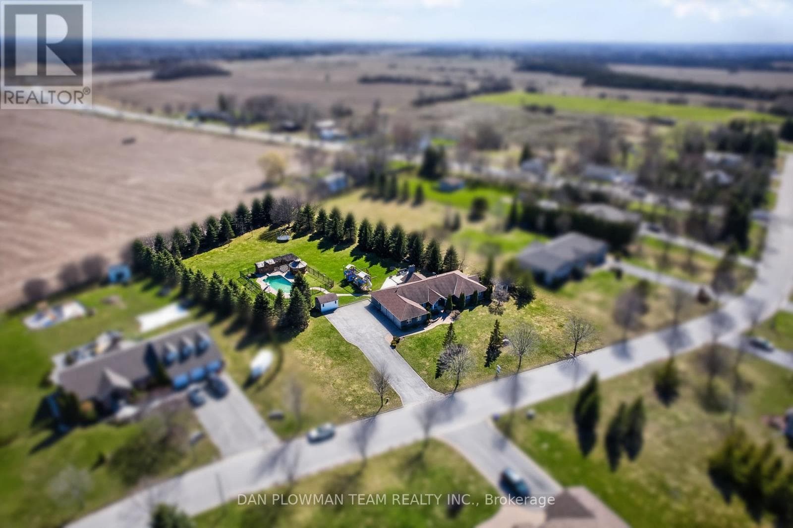 11 STEEPLEVIEW COURT photo 5