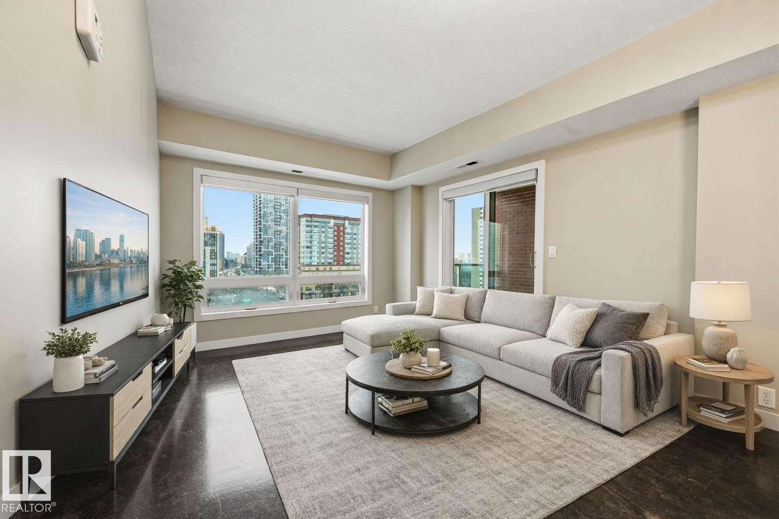 #805 10055 118 ST NW