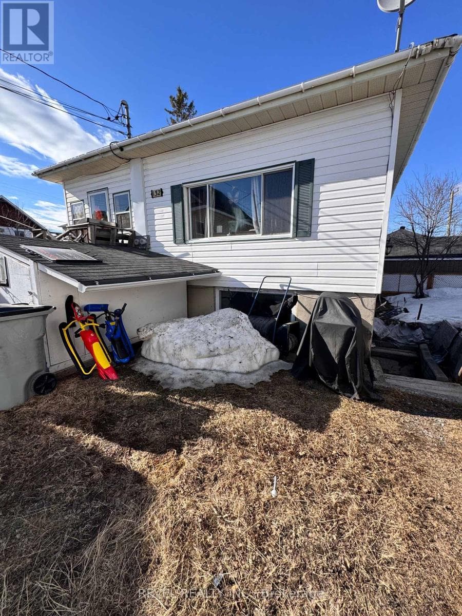 132 BRUCE AVENUE photo 2