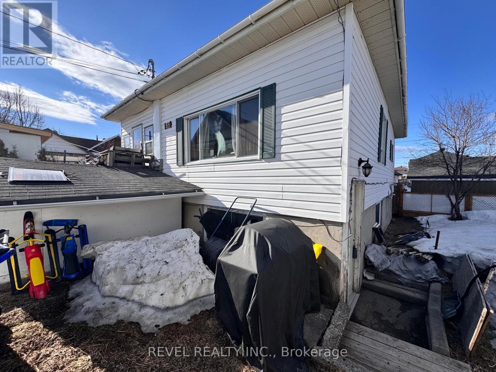 132 BRUCE AVENUE photo 3