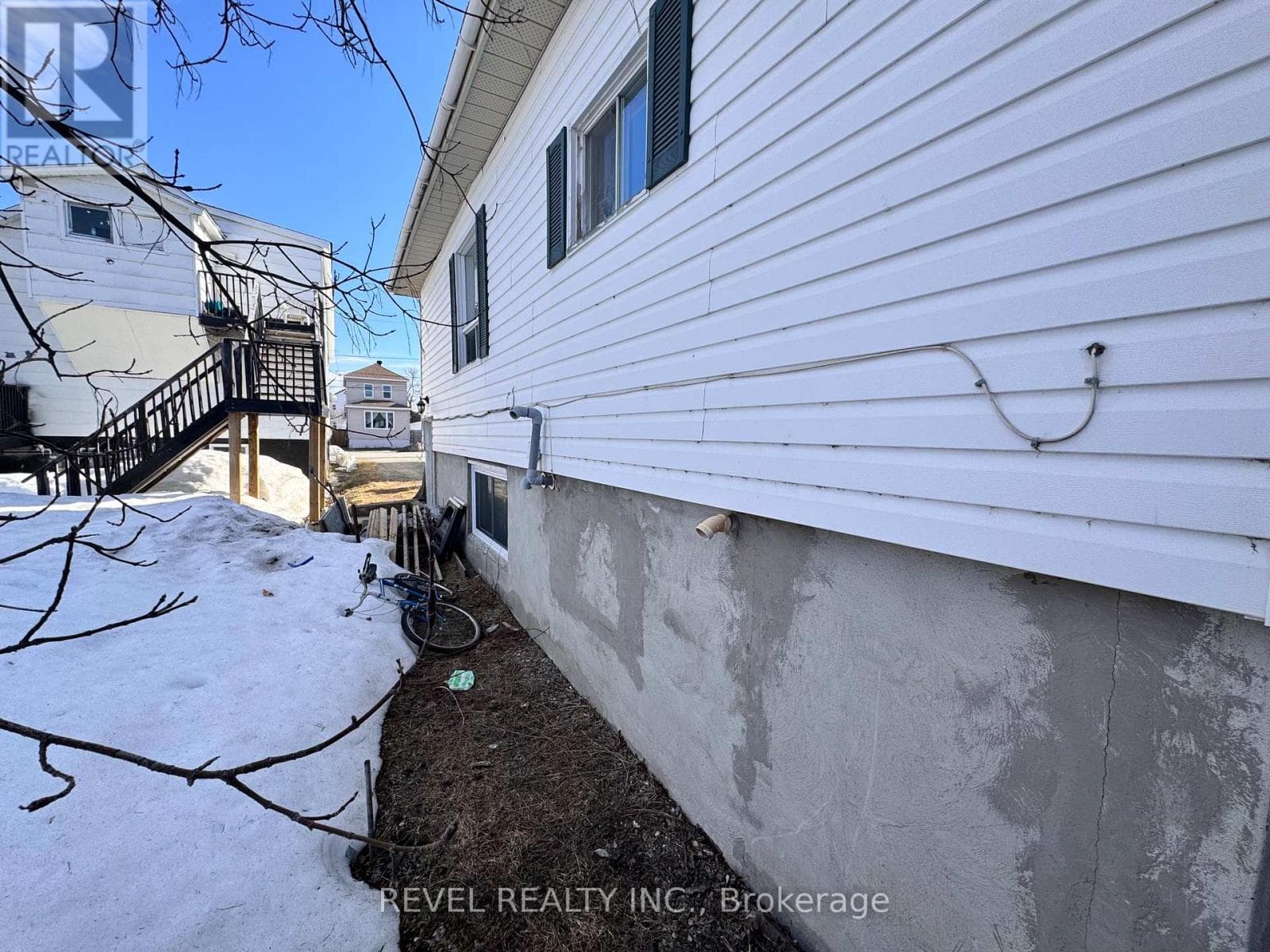 132 BRUCE AVENUE photo 5