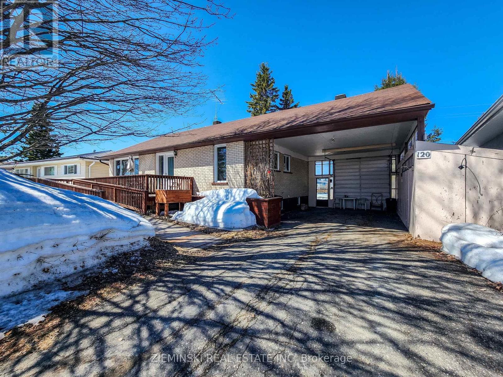 4 bed 2 bath single family at 120 PICADILLY CIRCLE — $279,000
