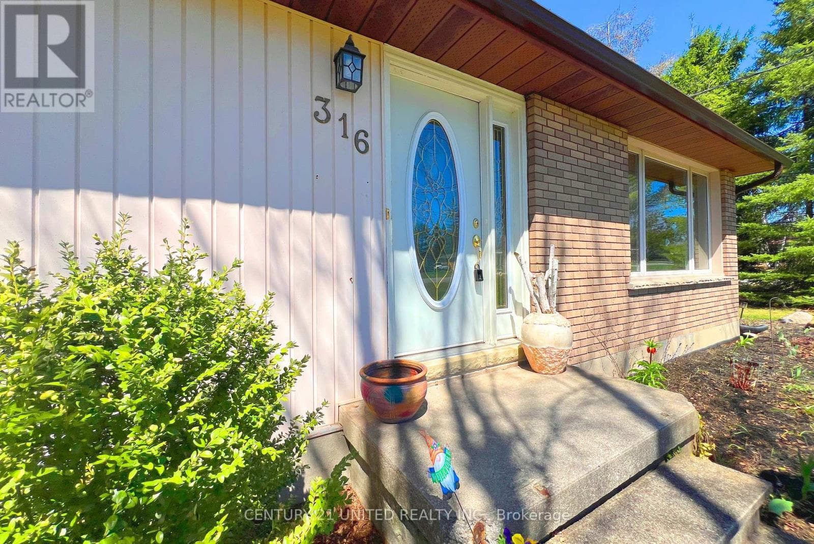 316 LEON AVENUE photo 2