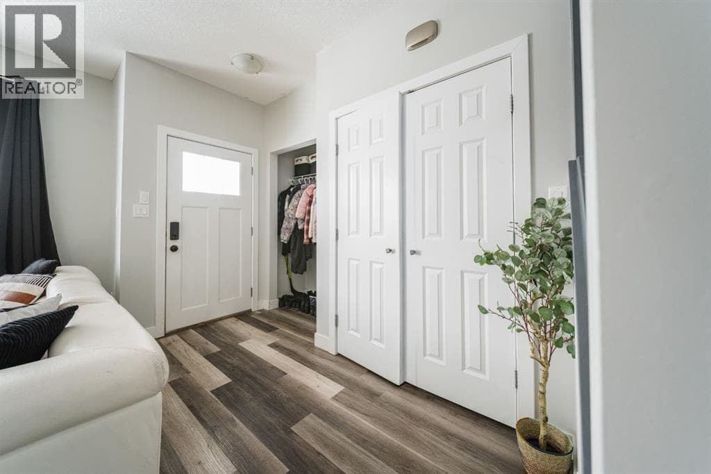 224 Warren Way photo 4