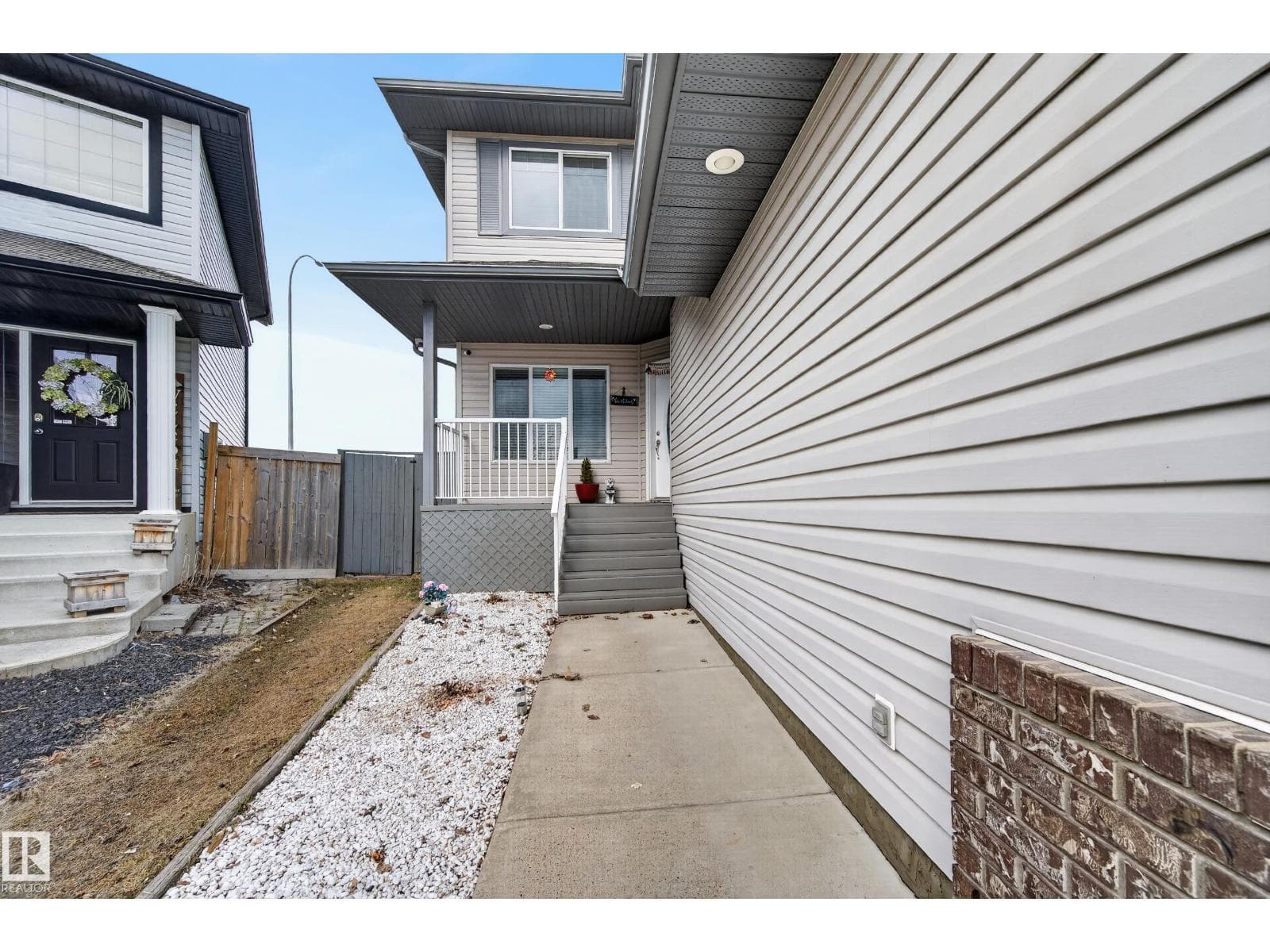 15408 49 ST NW photo 4