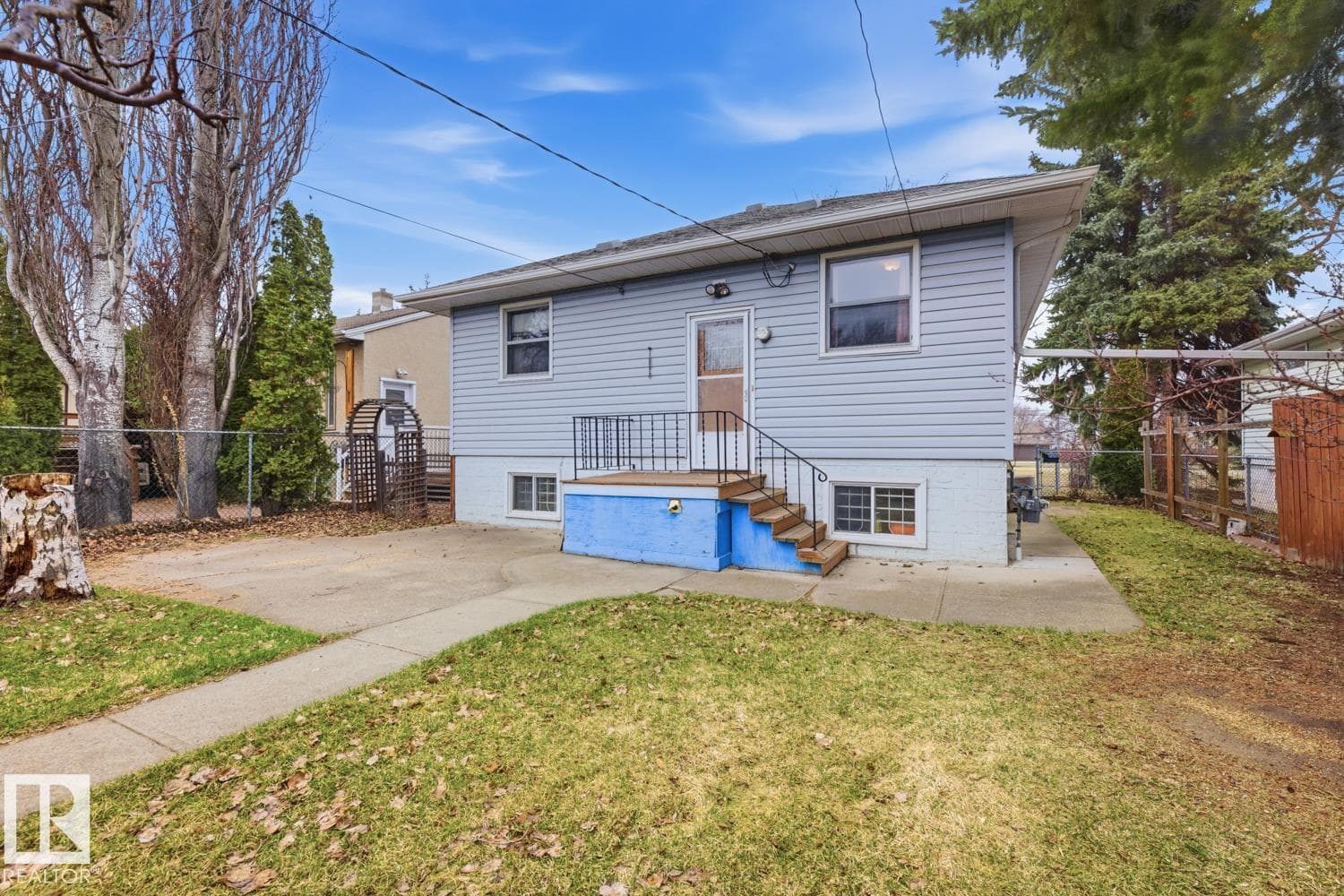 9745 68 AV NW photo 5