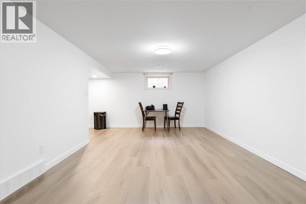 9904 85 Avenue photo 3