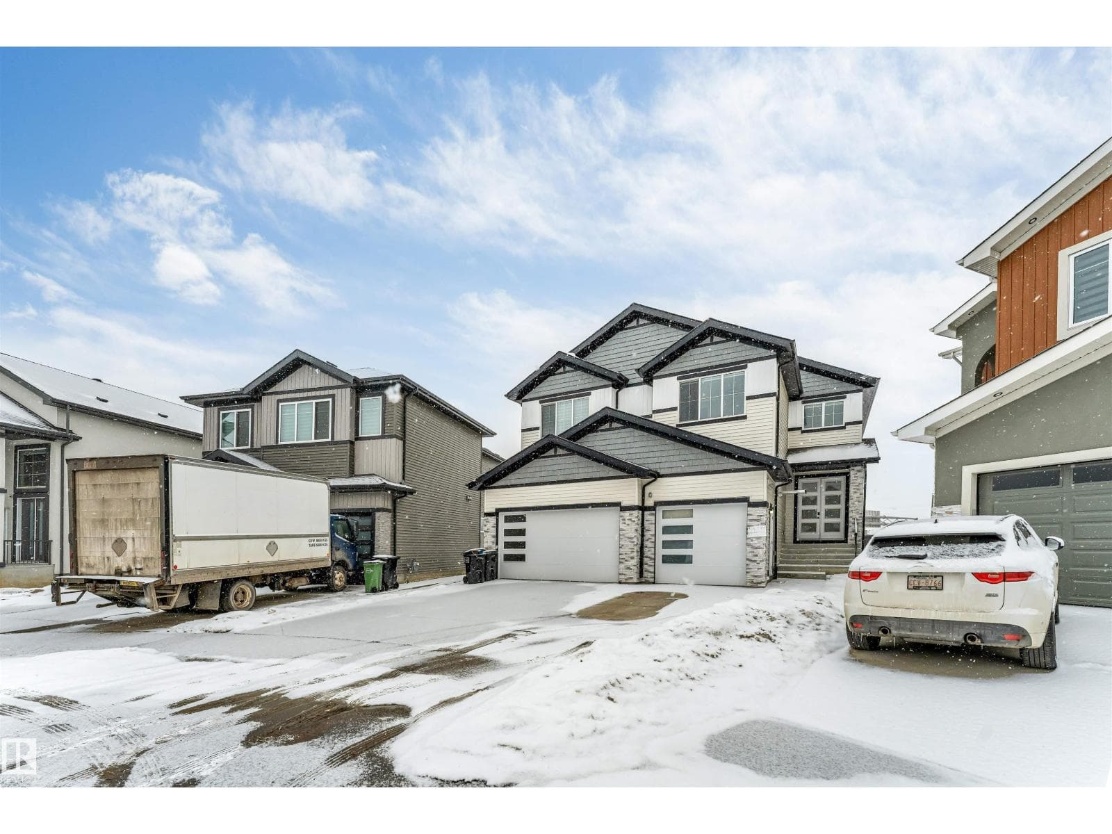 304 33 AV NW photo 2