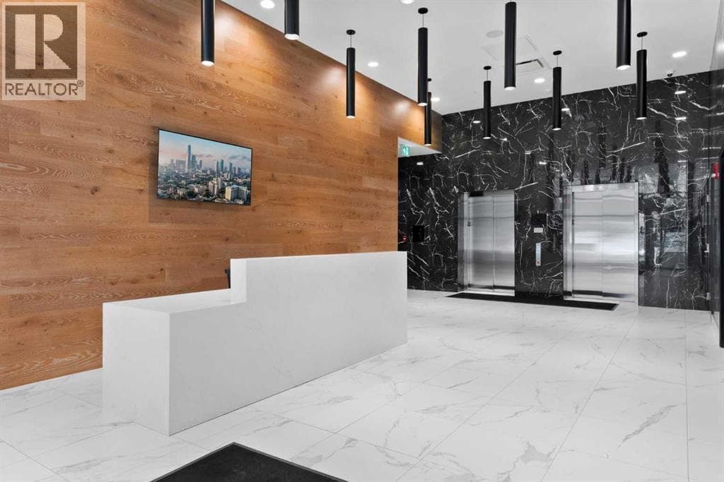 447, 110 18A Street NW photo 4
