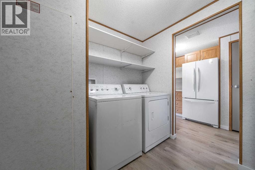 103 1 Avenue E photo 3