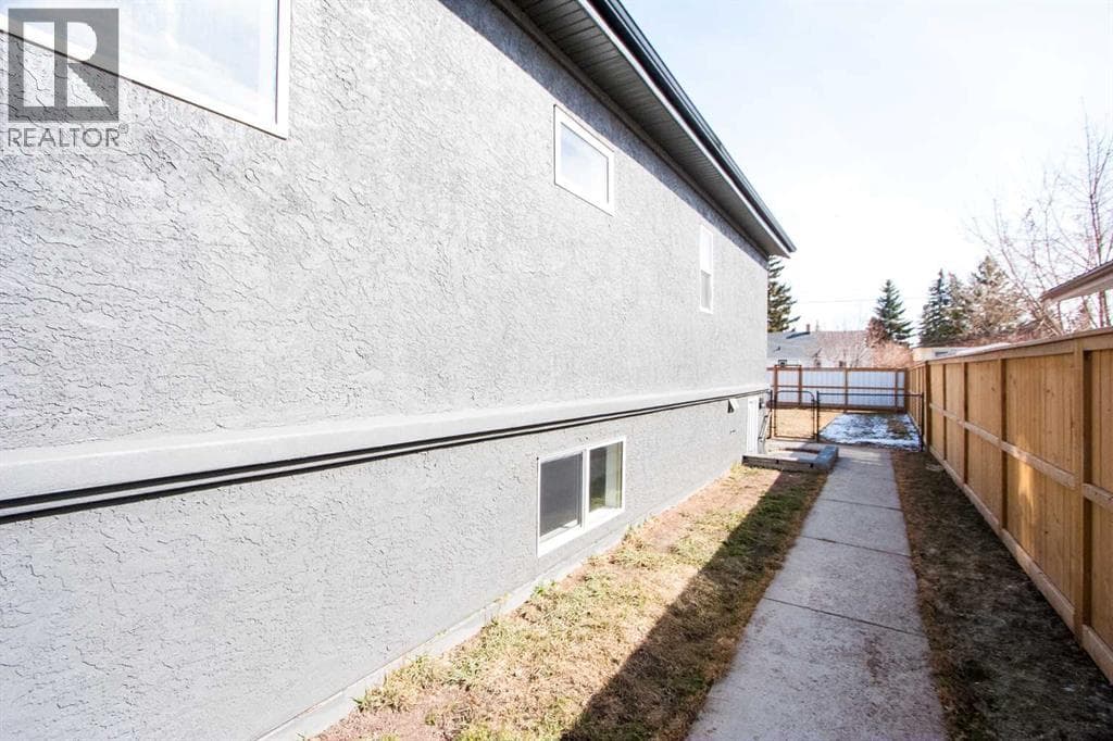 1629 Athabasca Street photo 4