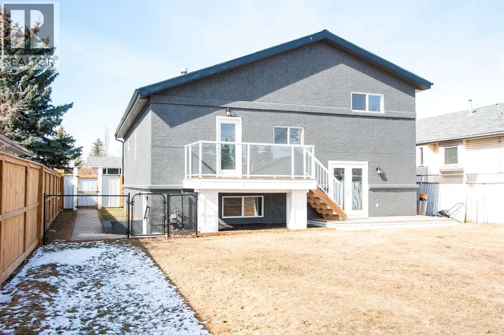 1629 Athabasca Street photo 3