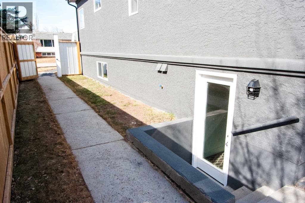 1629 Athabasca Street photo 5