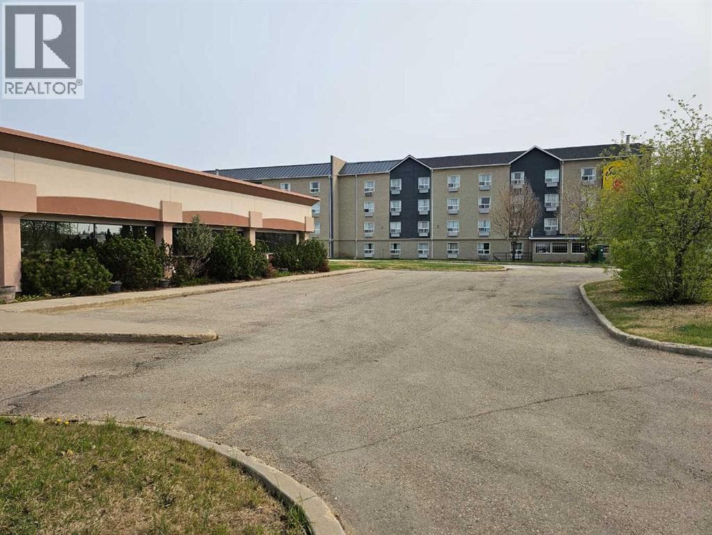 10070 117 Avenue photo 3