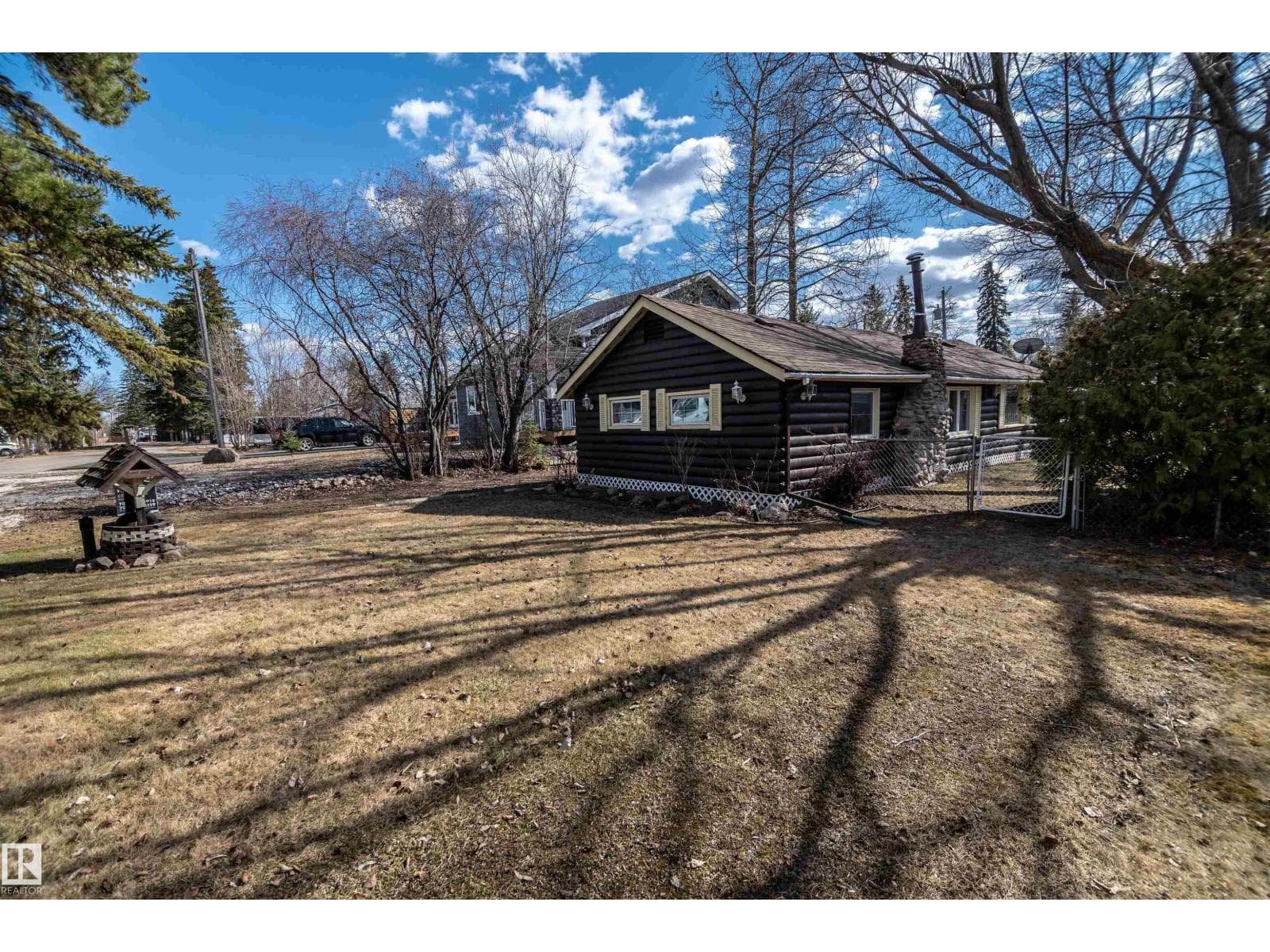 4828 52 ST photo 4