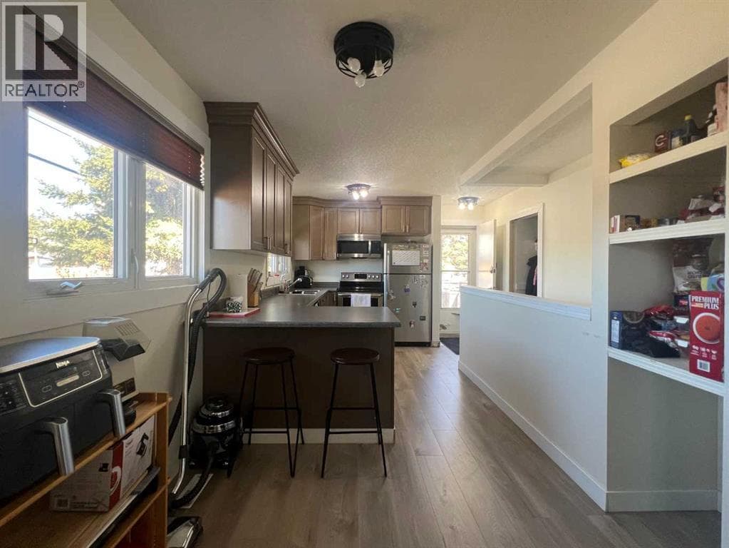 4830 16 Avenue photo 10