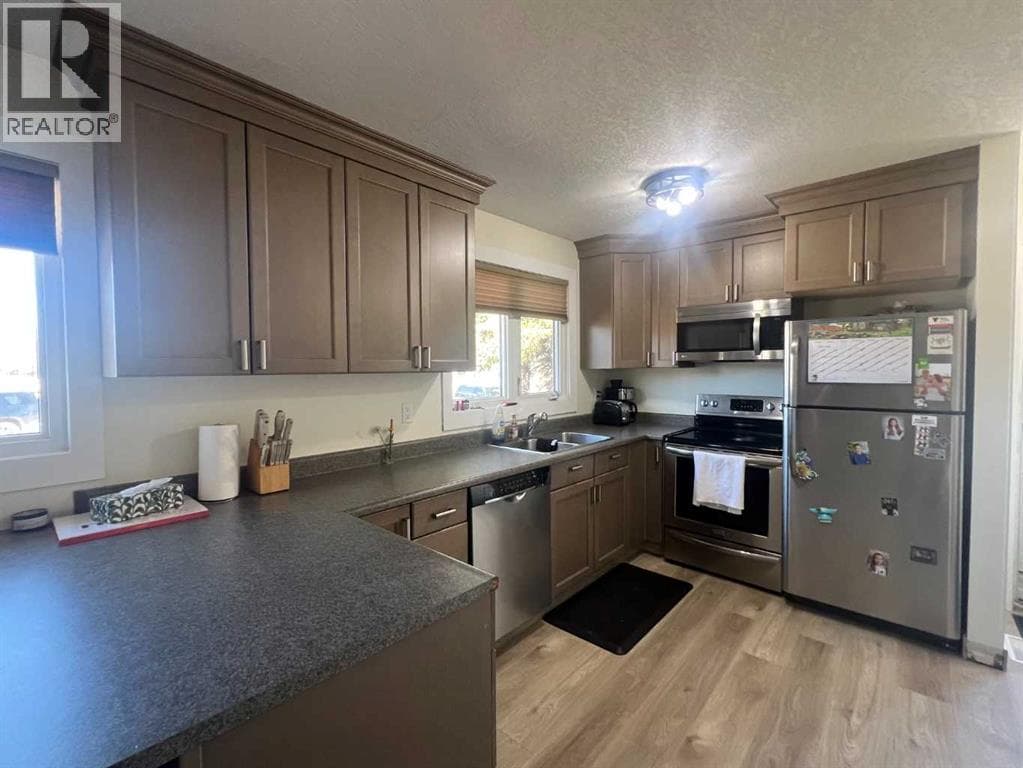4830 16 Avenue photo 8