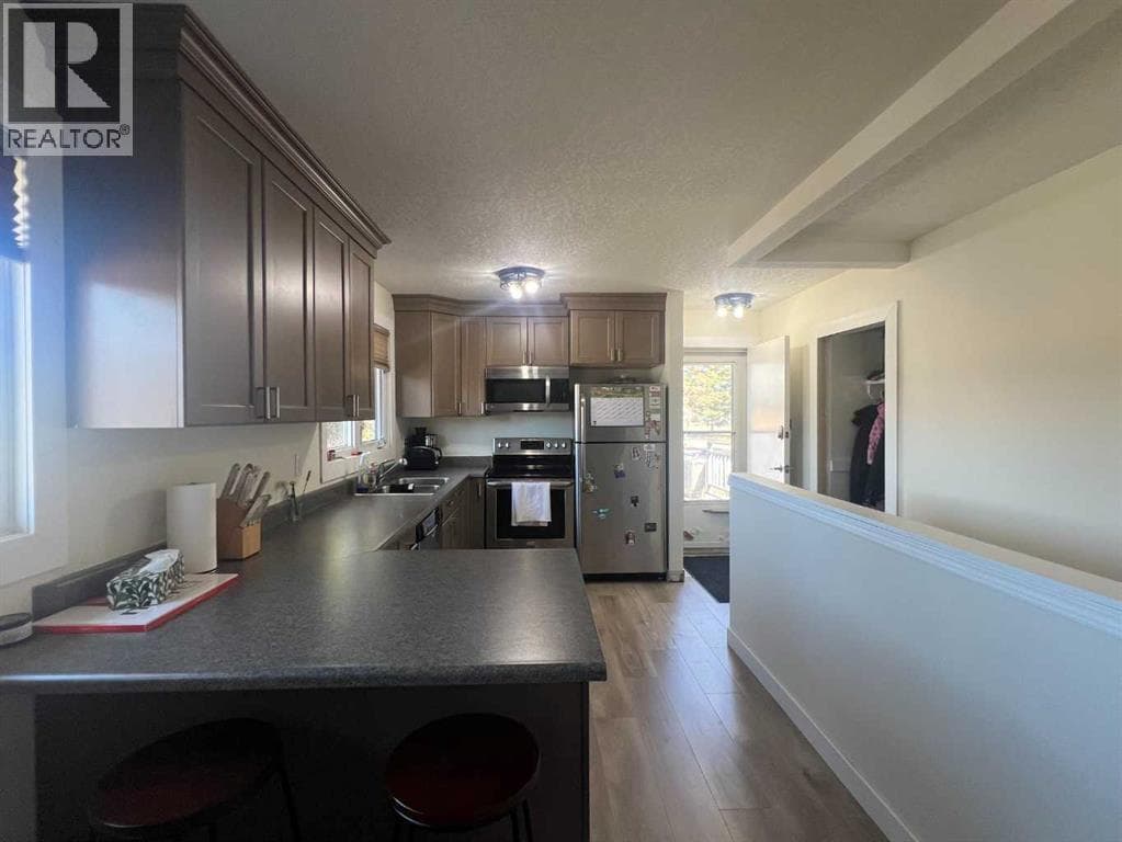 4830 16 Avenue photo 11