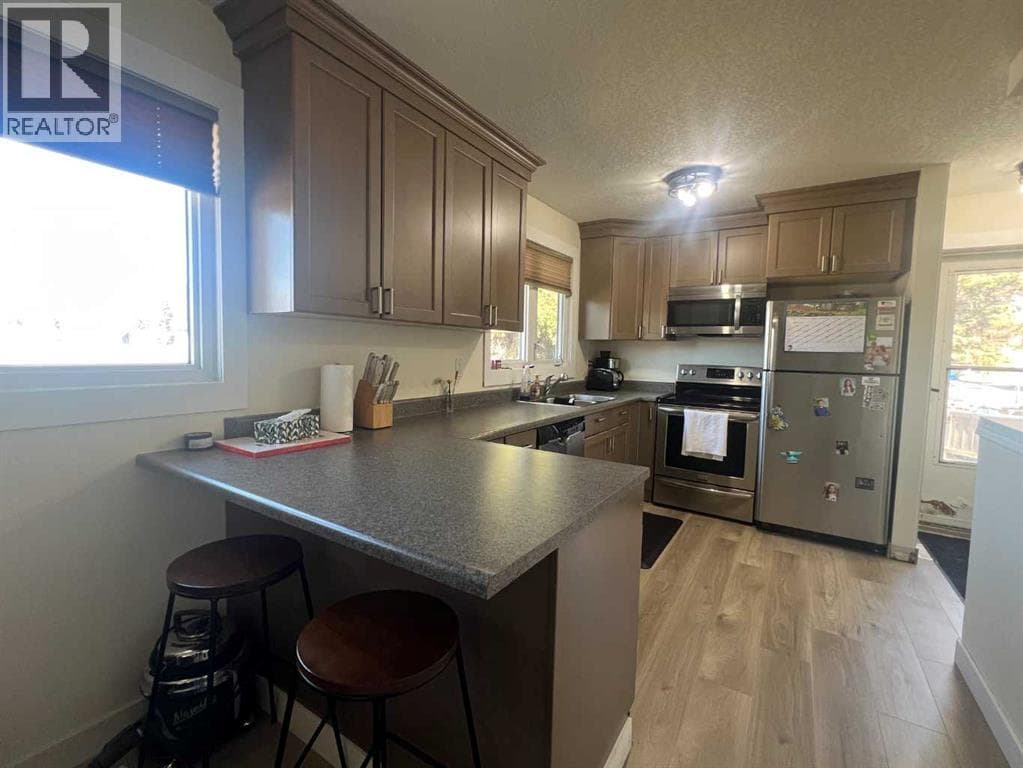 4830 16 Avenue photo 9
