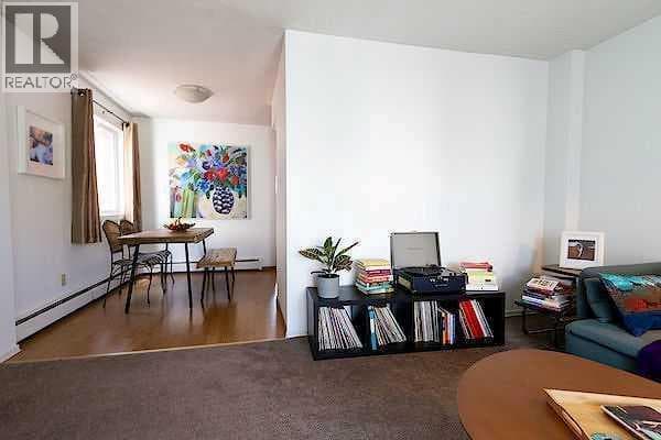 655 4 AV NE photo 3