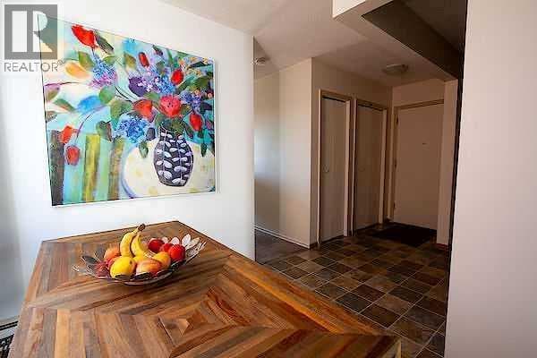 655 4 AV NE photo 4