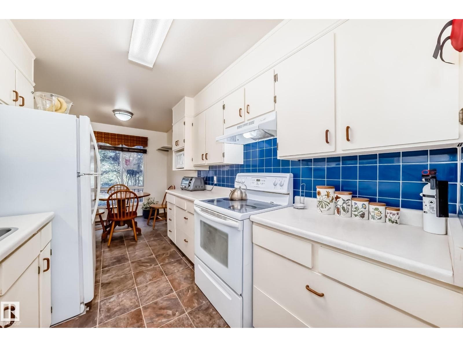 48 GRANDIN VG photo 12