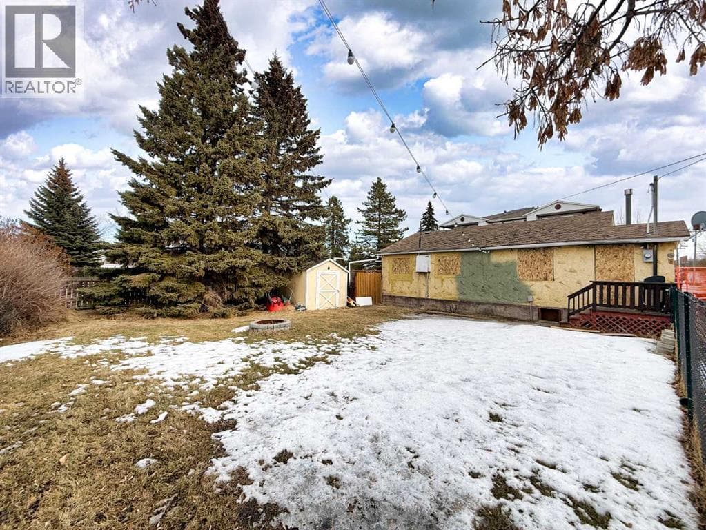 4906 52 Avenue photo 3