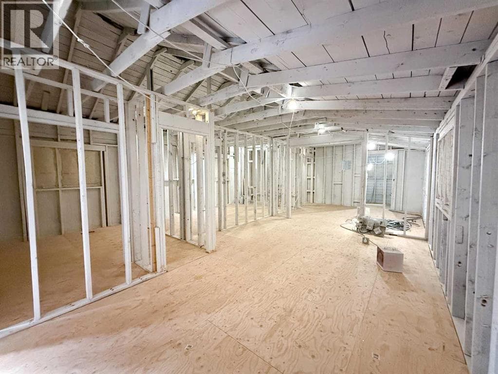 4906 52 Avenue photo 10
