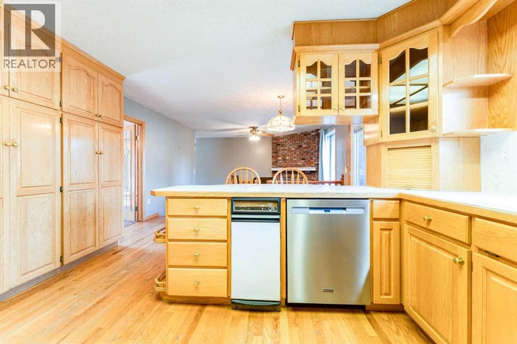 5306 57 Avenue photo 8