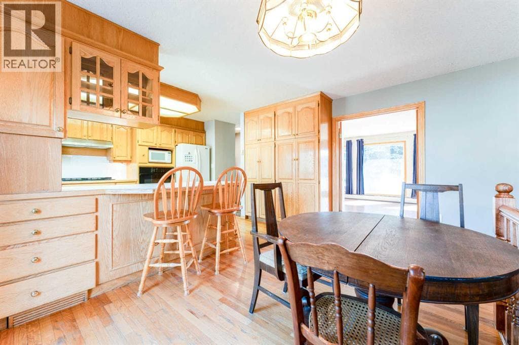 5306 57 Avenue photo 11