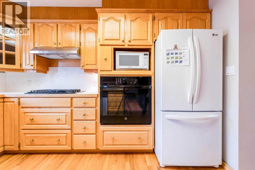 5306 57 Avenue photo 6