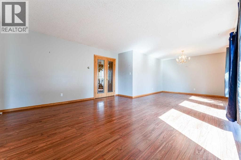 5306 57 Avenue photo 3