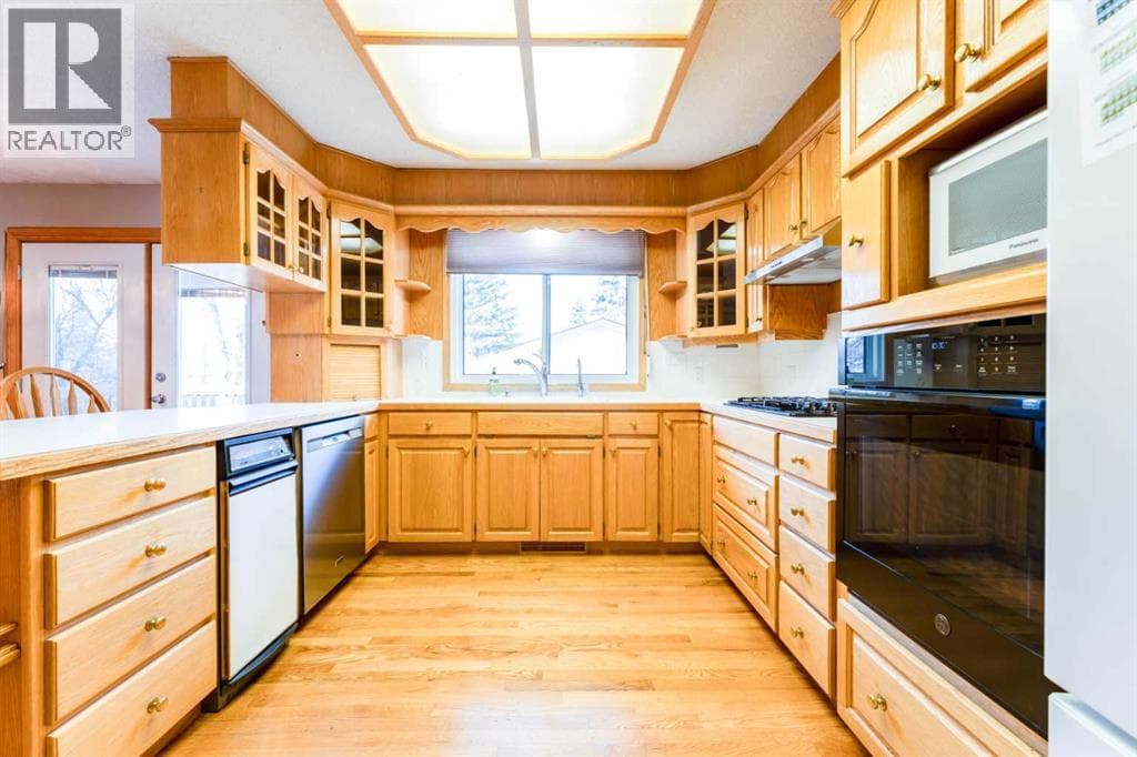 5306 57 Avenue photo 9