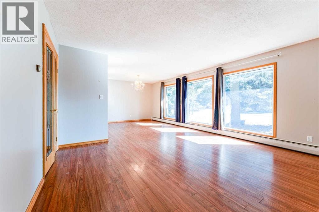 5306 57 Avenue photo 2