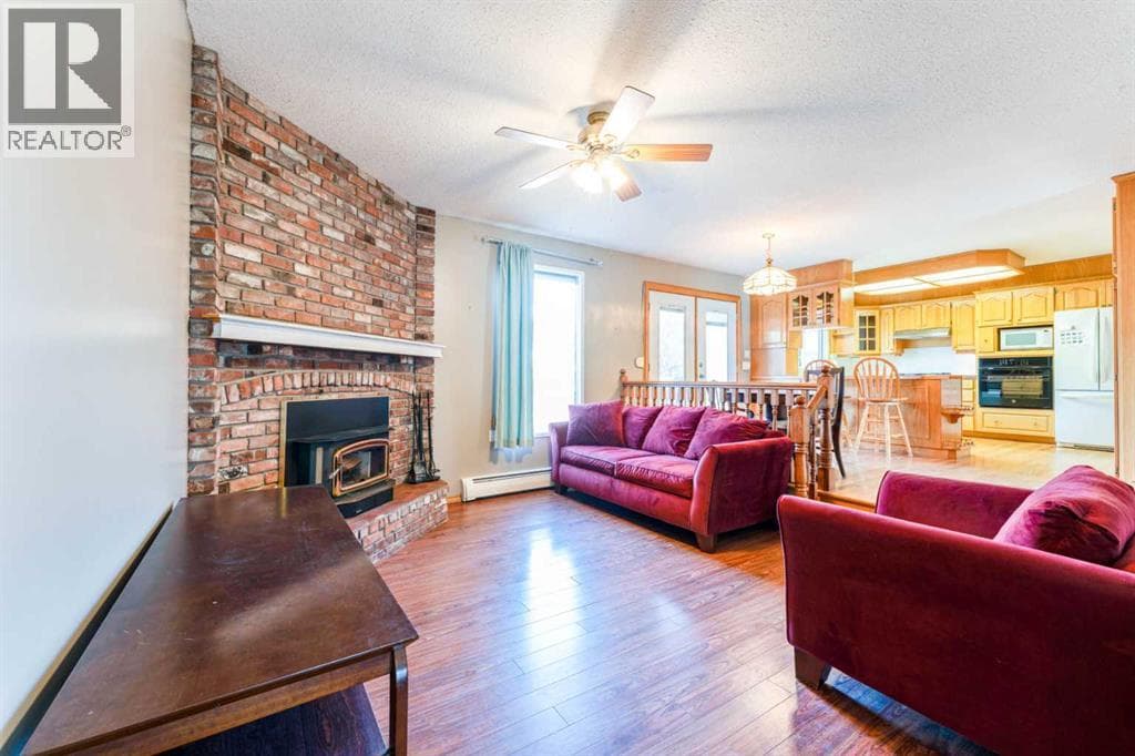 5306 57 Avenue photo 12