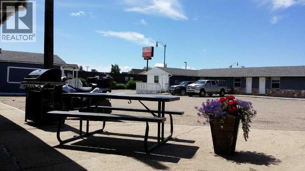 5214 50 Avenue photo 3