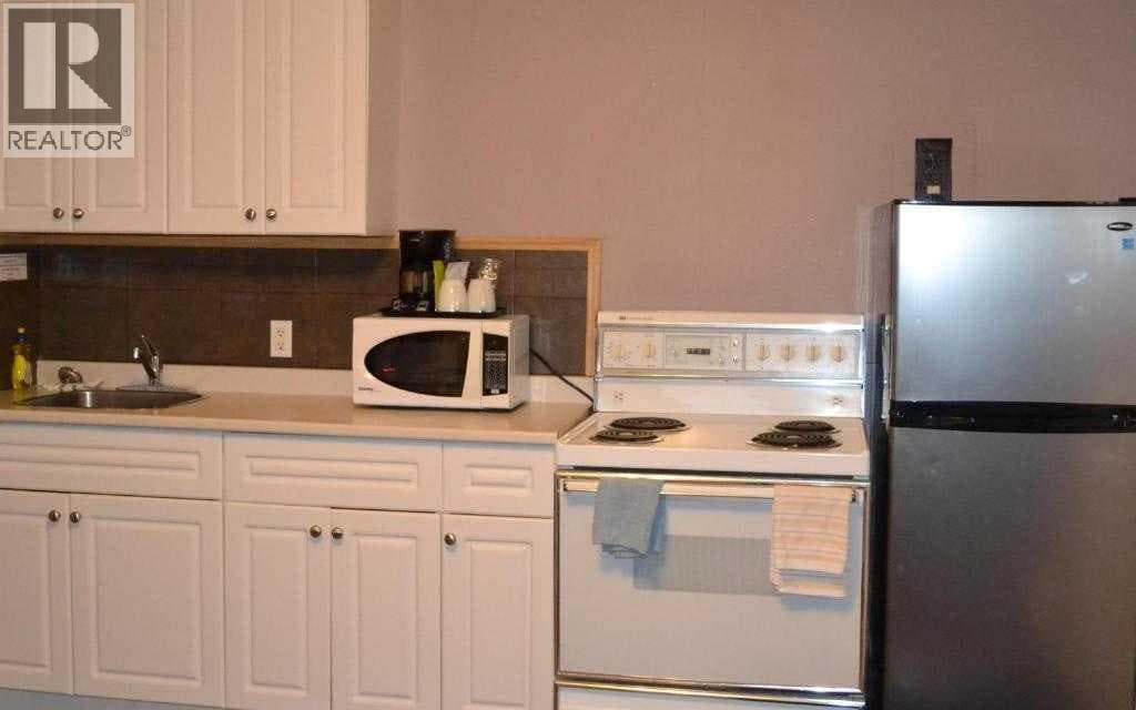 5214 50 Avenue photo 9