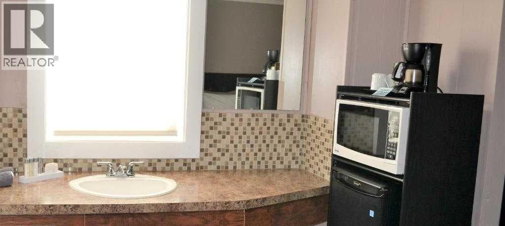 5214 50 Avenue photo 8