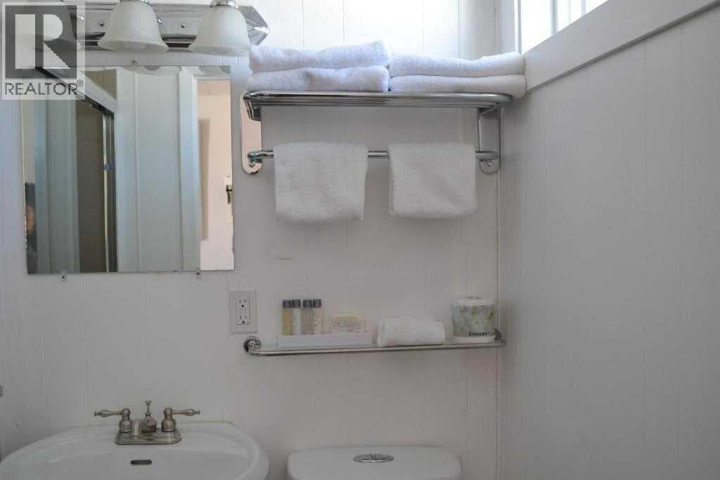 5214 50 Avenue photo 10