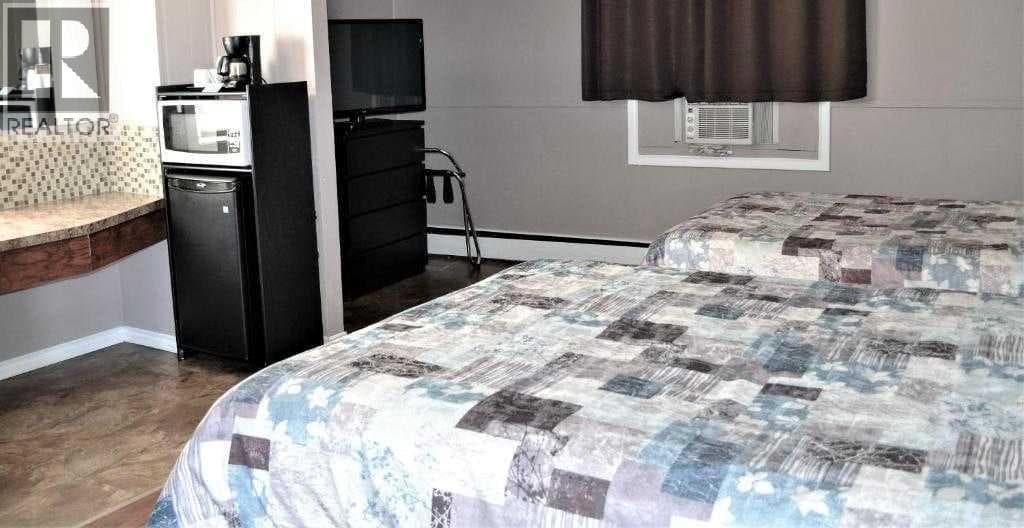 5214 50 Avenue photo 6