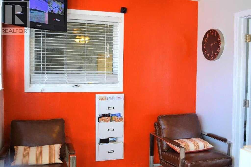 5214 50 Avenue photo 4