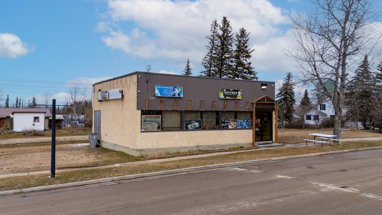 4912 49 Ave photo 3