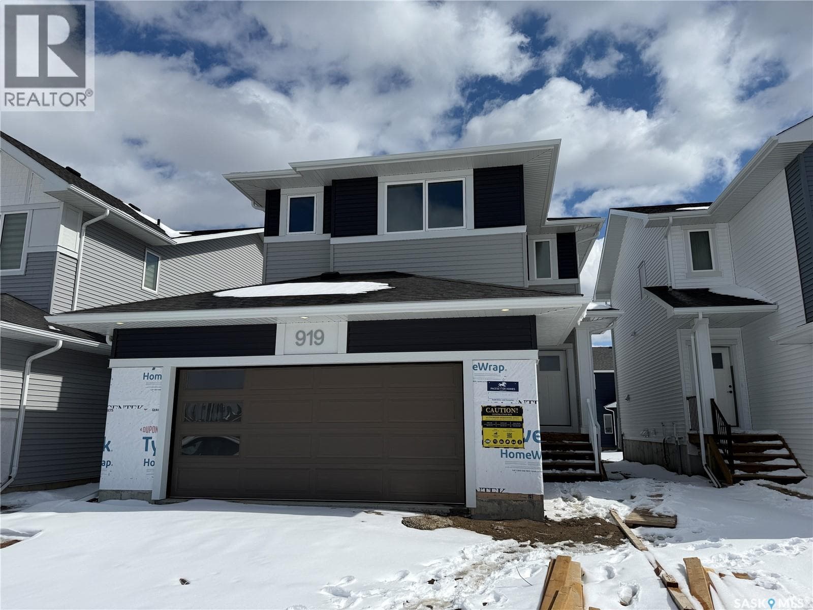 919 Traeger MANOR