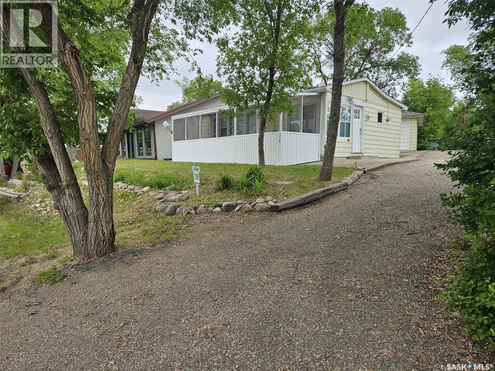 178 Lakeshore DRIVE