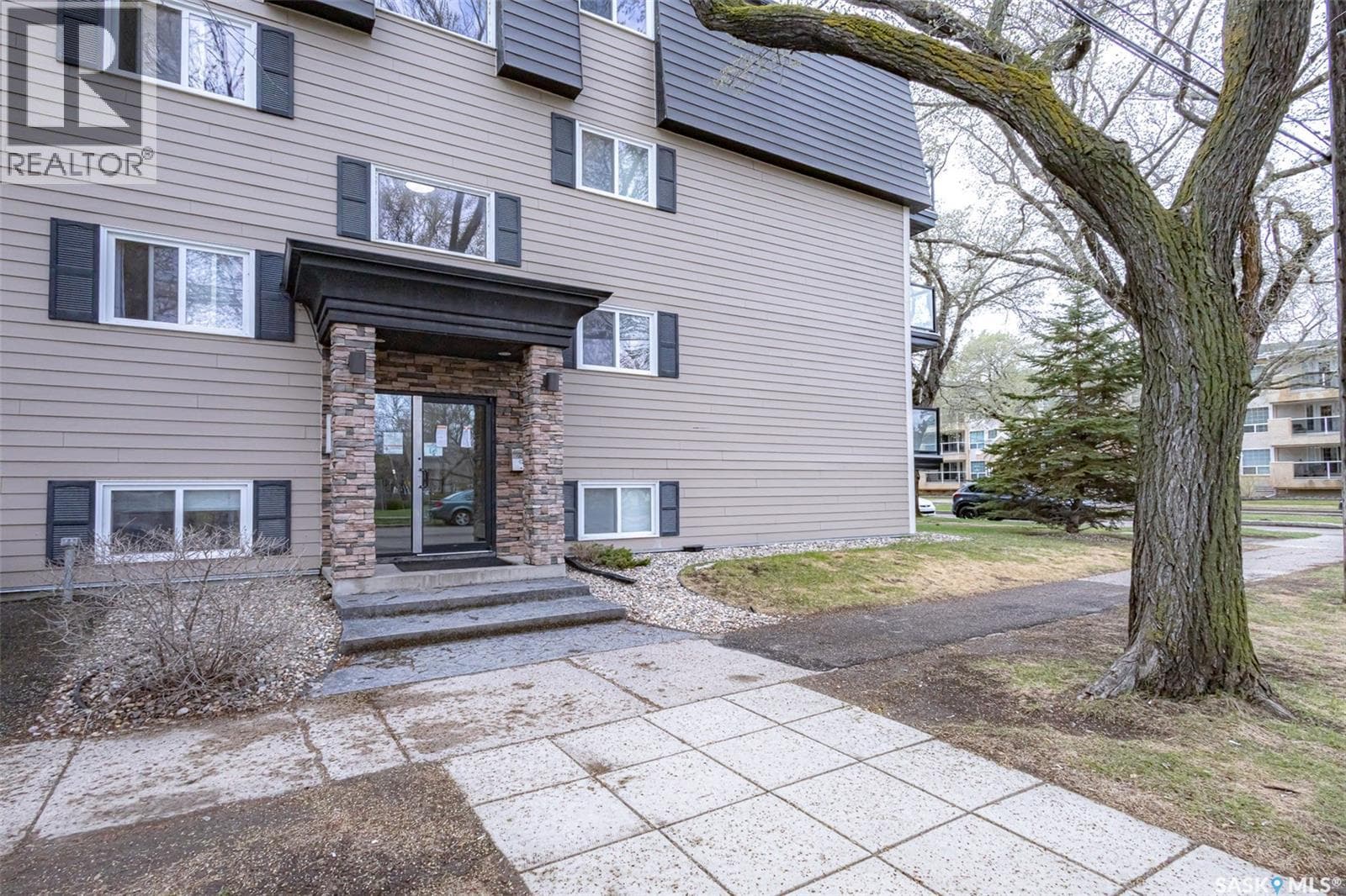 18 1001 Lansdowne AVENUE