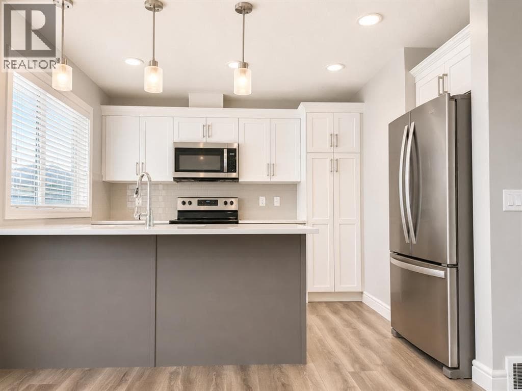 3 bed 3 bath single family at 580 Savanna Boulevard NE — $414,900